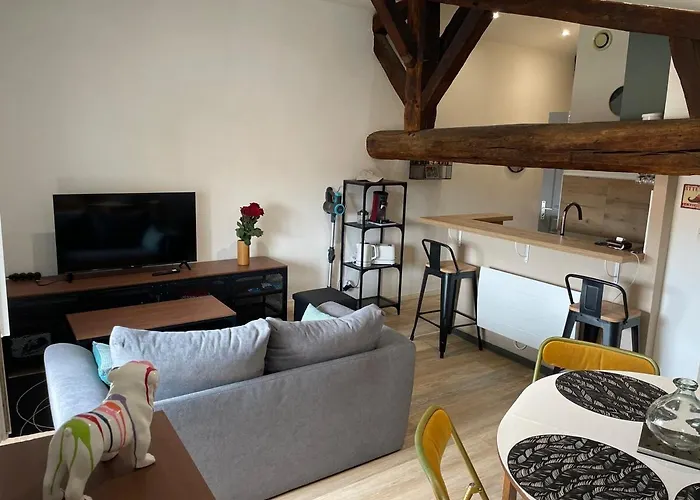 Lea, Atypical And Refined La Rochelle (Charente-Maritime)