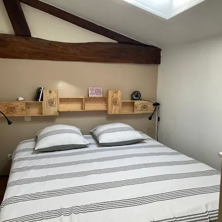 Lea, Atypical And Refined La Rochelle (Charente-Maritime)