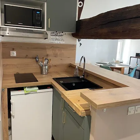 Lea, Atypical And Refined * La Rochelle (Charente-Maritime)