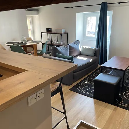 Lea, Atypical And Refined La Rochelle (Charente-Maritime)